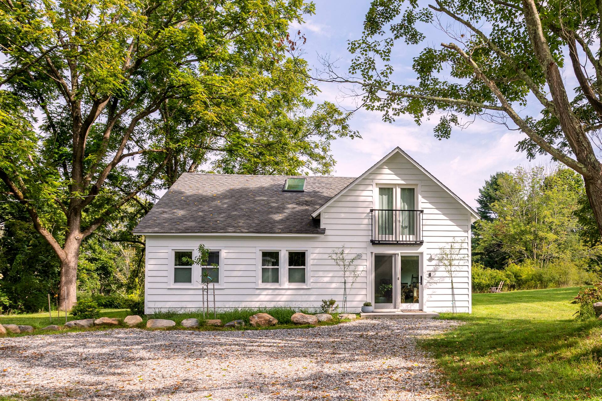 Peaceful Light-Filled Guesthouse salt pool/sauna - 1 Hour From NYC