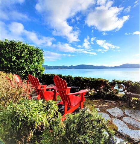 Private Oceanfront Beach House with Hot tub! gallery image 5