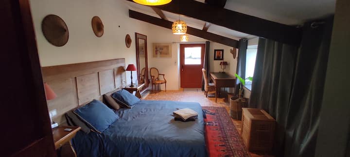 Bedroom 1 - Ground floor - 16m² - Meadow view. Bathroom with walk-in shower shower with separate toilet. 
Italian bed - 1 large bed of 180 X200 (default) or 2 separate twin beds (or not) - Configuration to be specified when booking.