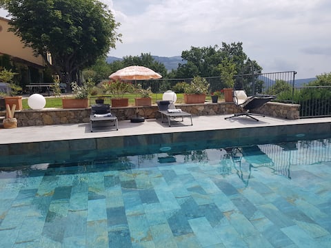 Independent air-conditioned gîte for 4 people in a quiet area