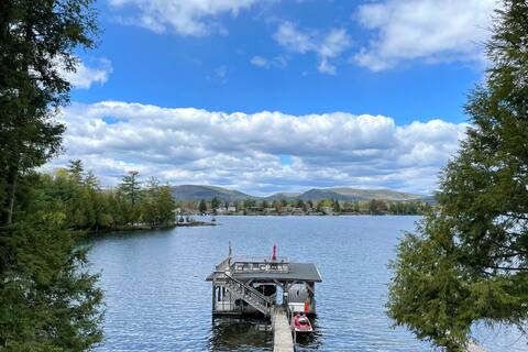 Breathtaking Log Cabin Directly on Lake George 5bd