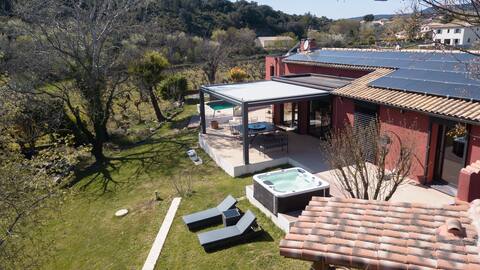 VILLA TAVELLIS