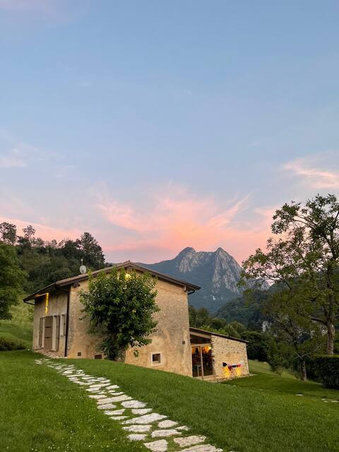 villa sleeps 8: Lake Relais Gargnano Navazzo