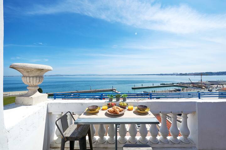 Fantastic penthouse w/ terrace & top 180ºRiverview gallery image 2