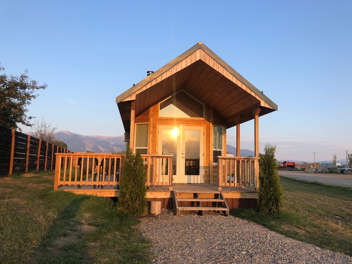 The Cutest Tiny Home CLOSE TO AIRPORT & BOZEMAN - Tiny houses for Rent ...