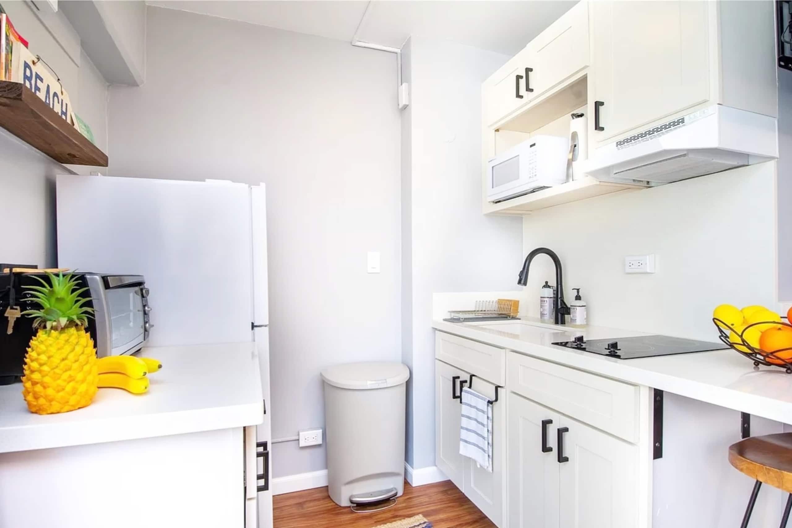 Condo in Honolulu · ★4.98 · 1 bedroom · 1 bed · 1 private bath - Image 3