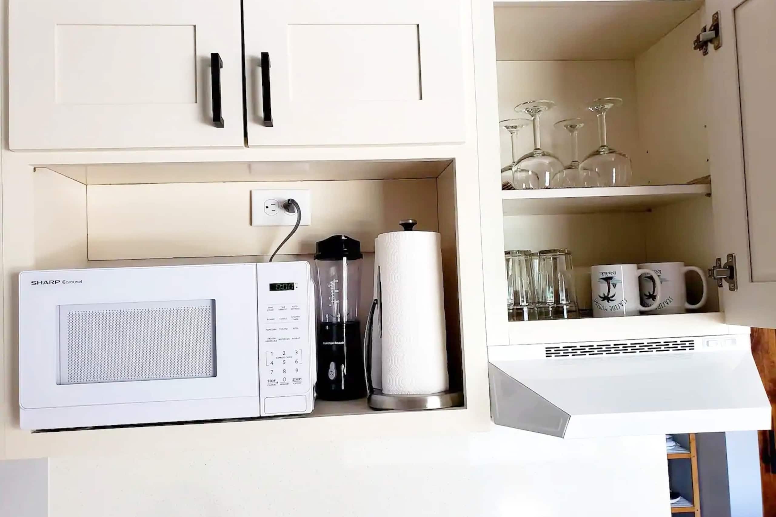 Condo in Honolulu · ★4.98 · 1 bedroom · 1 bed · 1 private bath - Image 17