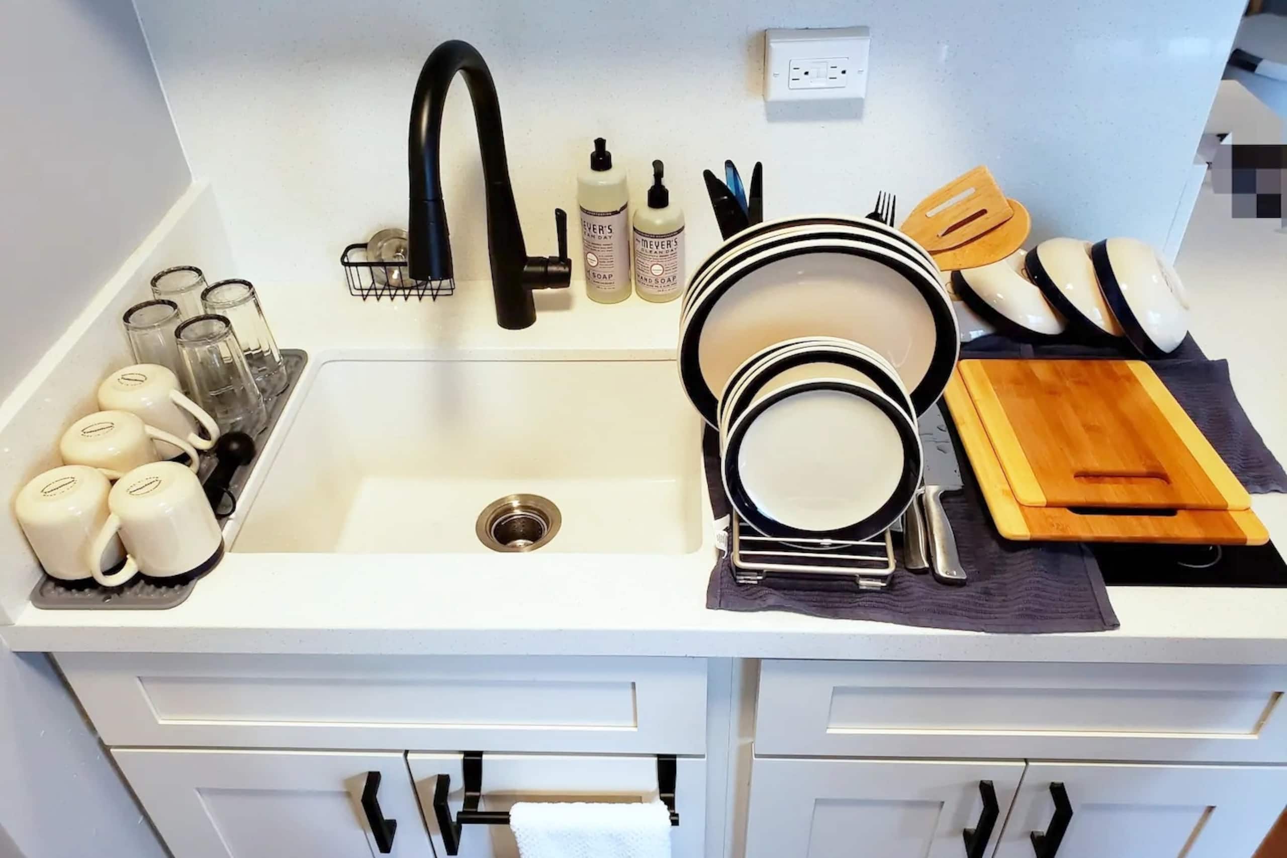 Condo in Honolulu · ★4.98 · 1 bedroom · 1 bed · 1 private bath - Image 14