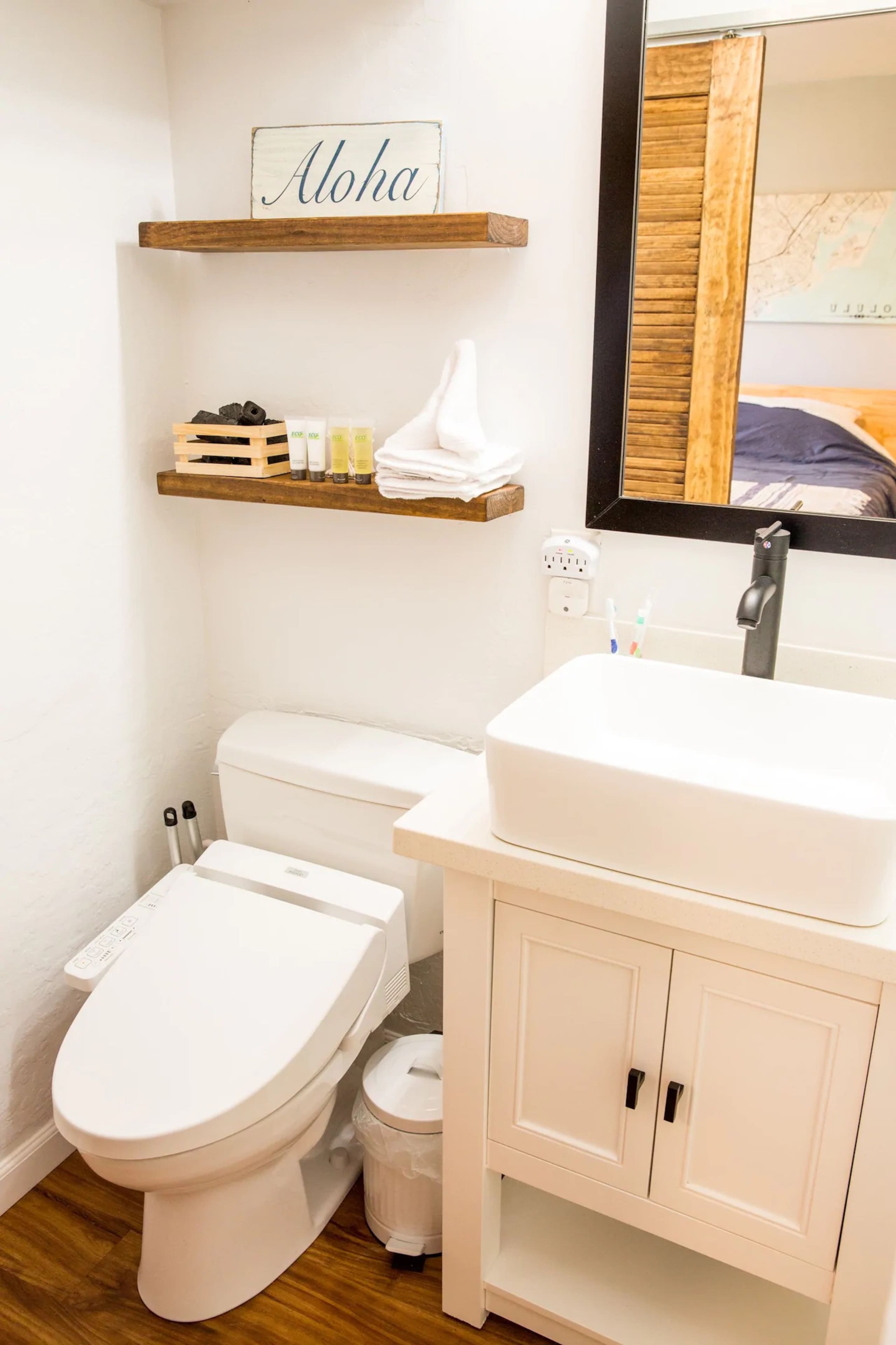 Condo in Honolulu · ★4.98 · 1 bedroom · 1 bed · 1 private bath - Image 8