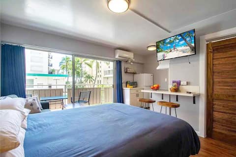 1 Block, Modern from Waikiki Beach - Free Parking