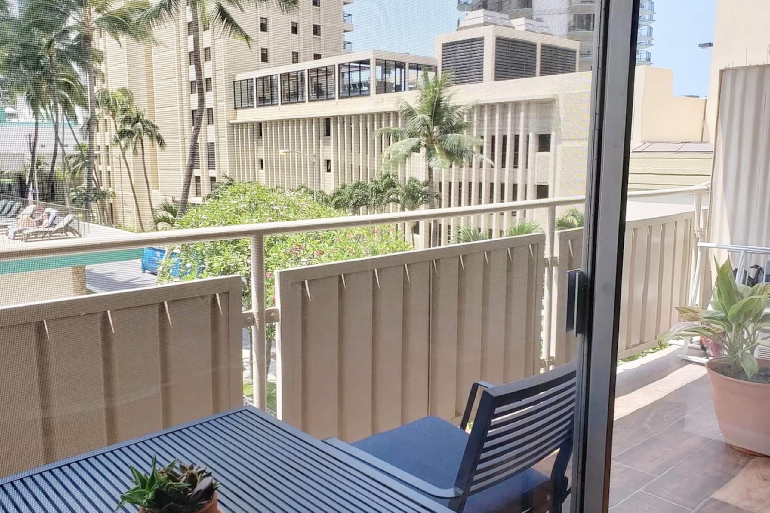 Condo in Honolulu · ★4.98 · 1 bedroom · 1 bed · 1 private bath - Image 18