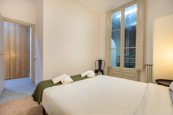 MODERNIST APARTMENT FOR GROUPS IN CITY CENTER gallery image 5