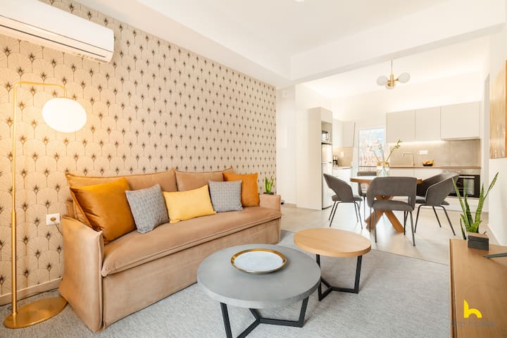 Modern Athenian Habitat w/ Balcony near Acropolis!