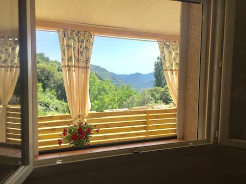 CHARMING QUIET BETWEEN SEA & MOUNTAIN