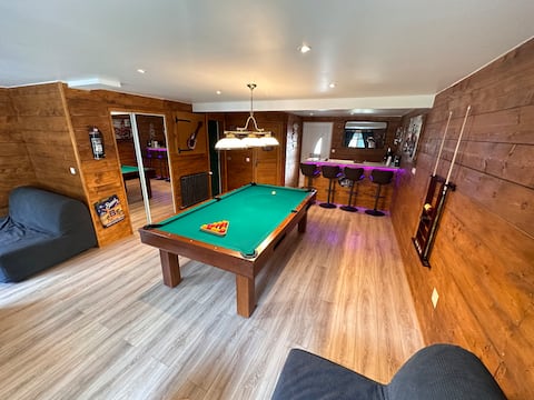Villa with Ranch-style games room US