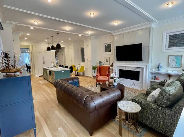 Urban Mansion! Rooftop | City Views | BBall Court! gallery image 2