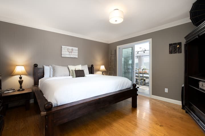 Primary Room opens up to Dining Room with sliding doors