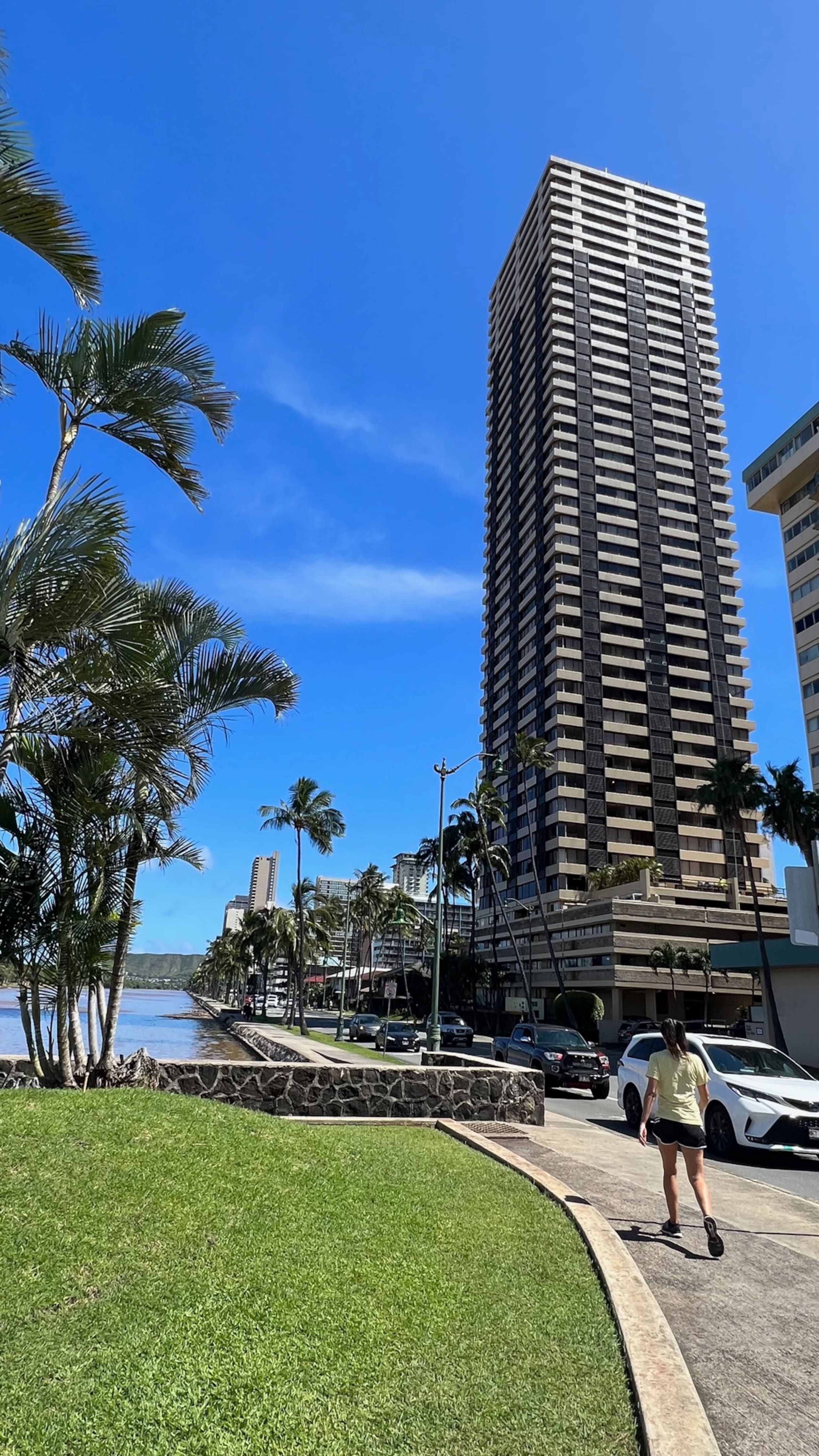 Condo in Honolulu · ★4.79 · Studio · 1 bed · 1 private bath - Image 5