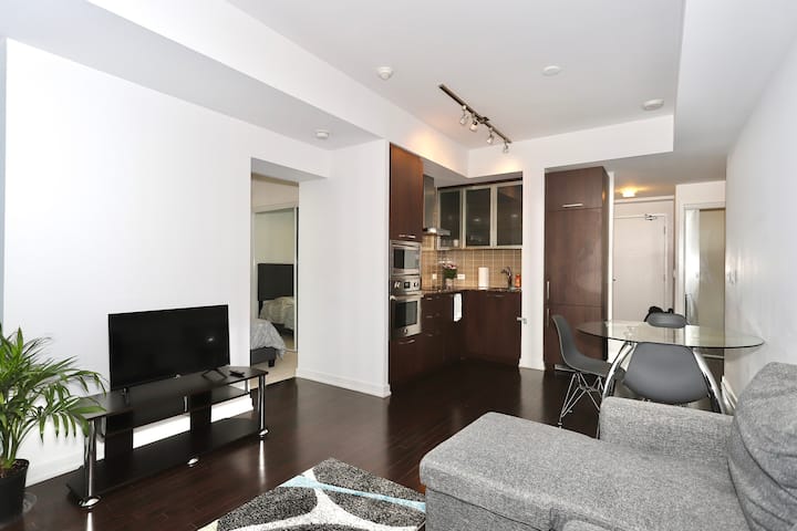 Enjoy your stay in this beautiful suite steps away from Union Station, ACC, and CN Tower! 