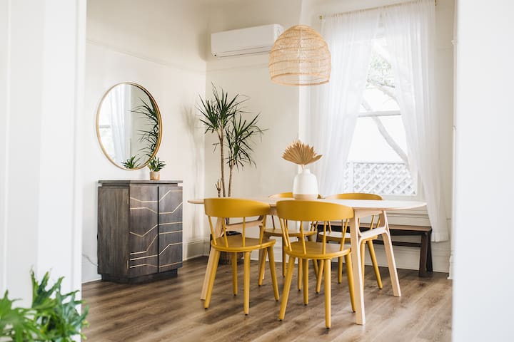 Stylish Bungalow Just Steps From Venice Beach!