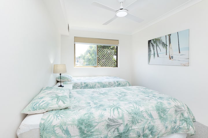 x2 سرير فردي كبير مع مروحة سقف 