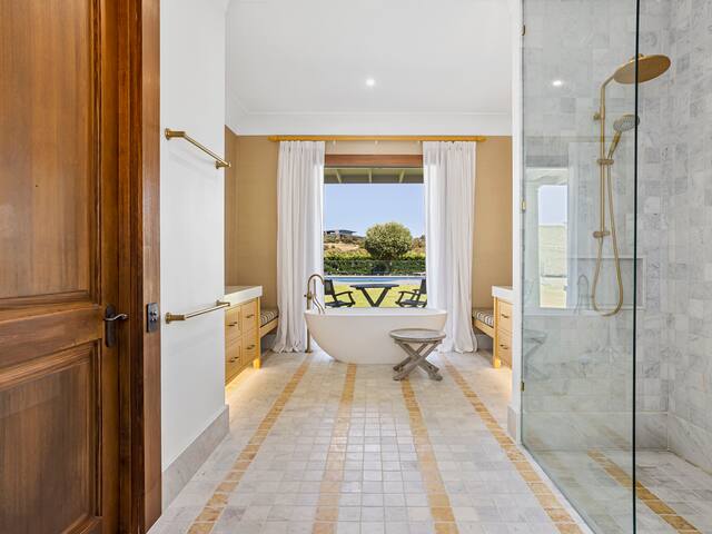 Tara Pool & Court Portsea gallery image 4