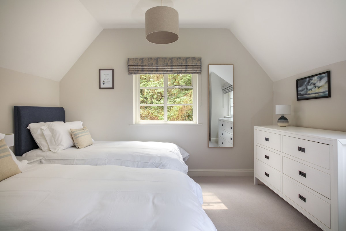 Twin room with garden views.