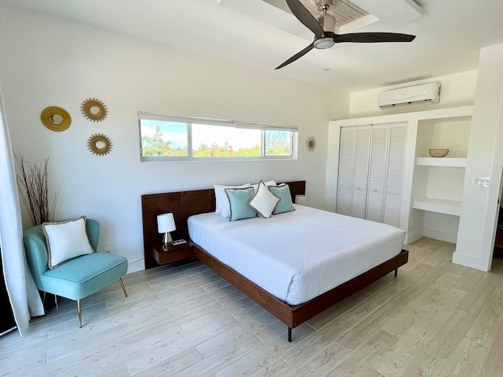 ห้องนอนหลักชั้นบน