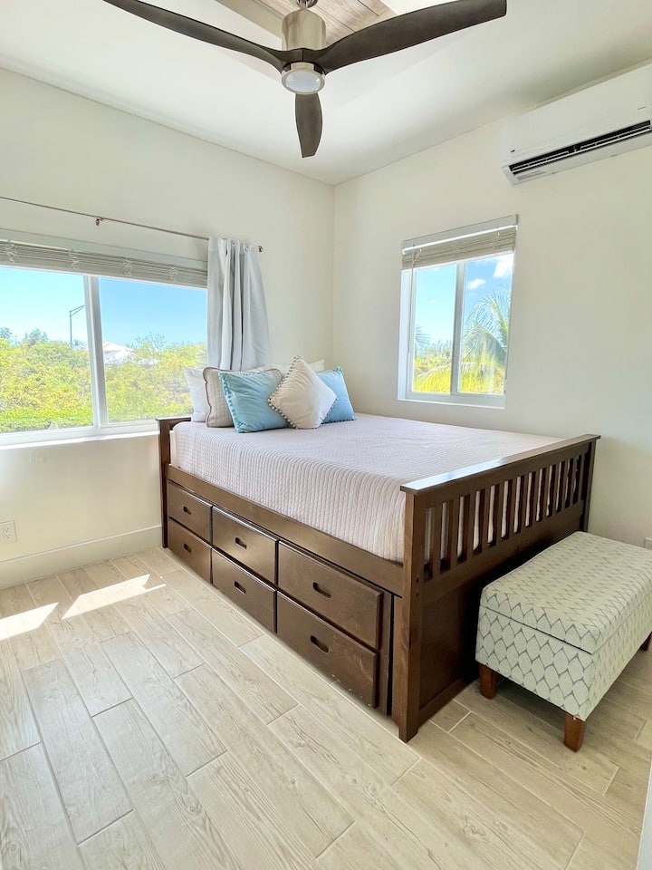 ห้องนอนชั้นบน #2
เตียงมีที่รองนั่งที่สามารถม้วนออกได้