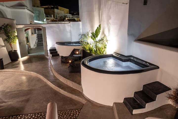 Cooper’s Cave house with heated Jacuzzi