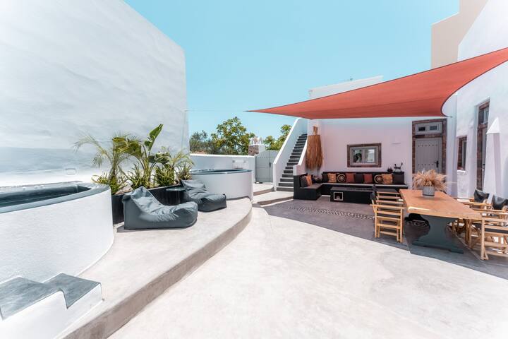 Cooper’s Cave house with heated Jacuzzi gallery image 3