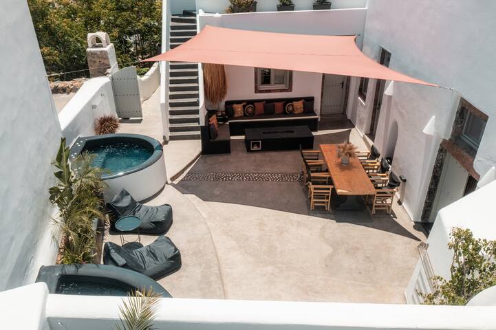 Cooper’s Cave house with heated Jacuzzi gallery image 2