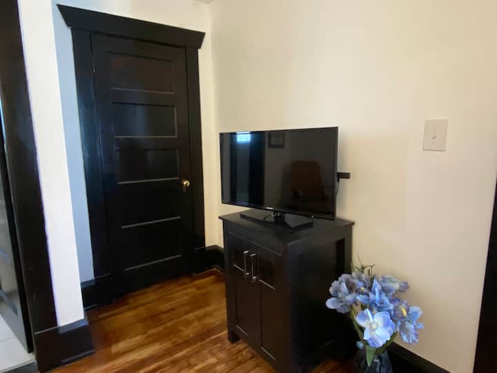 5 Star 1925 Apt 2 Bed/1 Bath K & Q Beds 2 Floor - DeLand, FL
