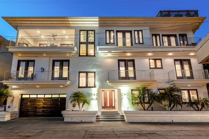 Hollywood Hills Villa | Pool, Theatre, Roof Deck! gallery image 4