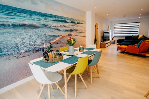 Popular Airbnb listing: 3 Bedroom Holiday Home next to beach in Newquay in Newquay
