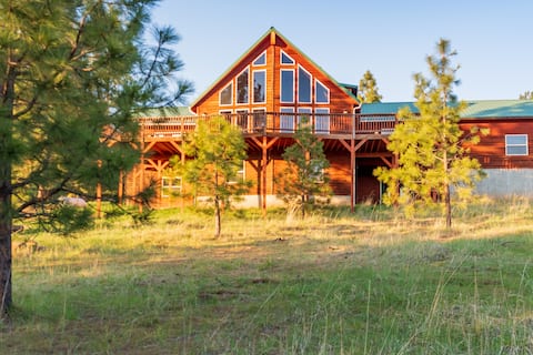 Now Sleeps 12!  Escape to the Pines!