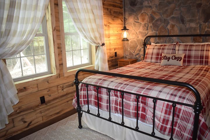 Hot Tub*Secluded Getaway! Hiking*Nature