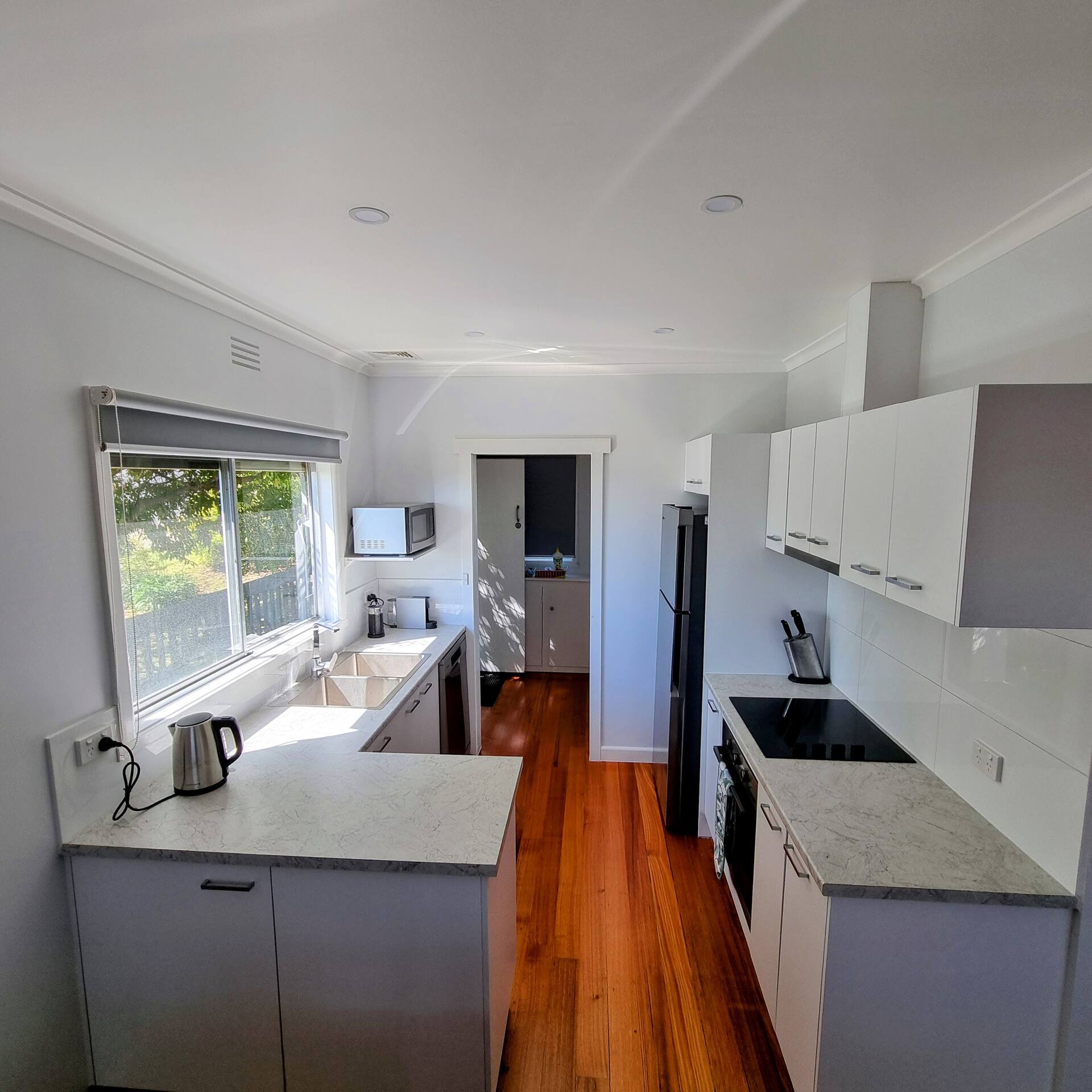 Stunning Bay Views | Dromana Getaway with AC, Balcony & 500Mbps Fibre Wi-Fi — photo 4