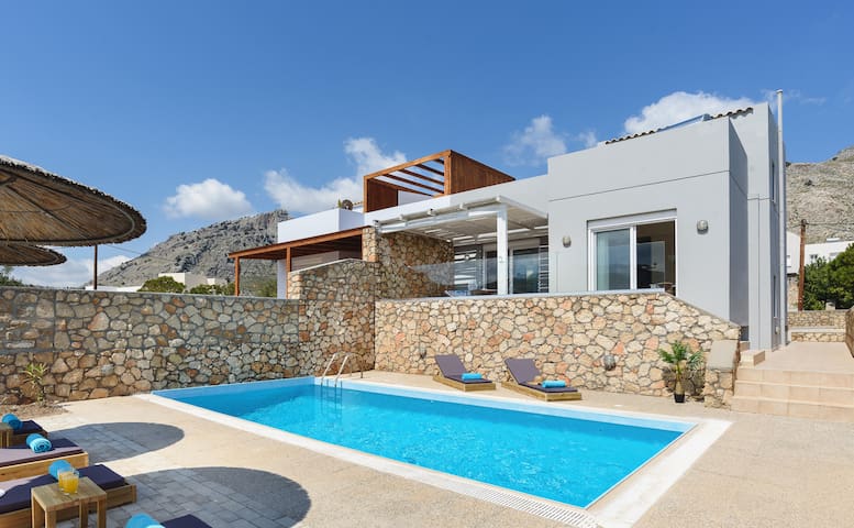 Blue Line Villa Lindos gallery image 2