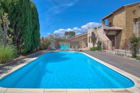 Quiet villa, pool, billiards, nearby beaches
