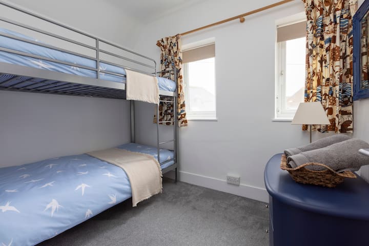 Ორსართულიანი საწოლი