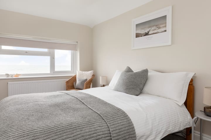 Მეორე საძინებელი ზღვის ხედებით