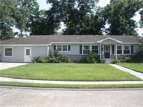 The Peaceful House -6BR Spacious Home Near Plants