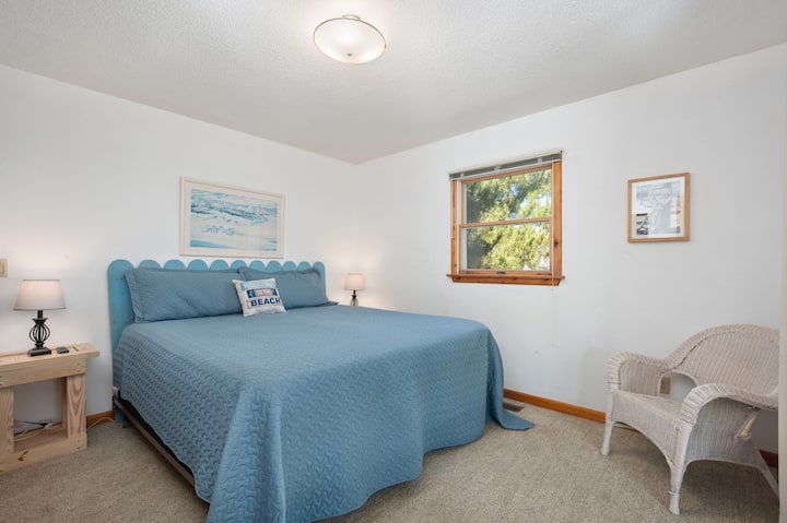 Crab King bedroom with Jack & Jill bath