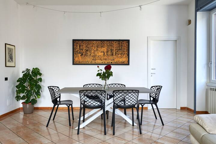 Fabulous Central Flat gallery image 4