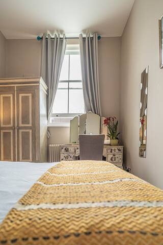 Central Home – Prime Zone 1-Discover London Easily gallery image 5