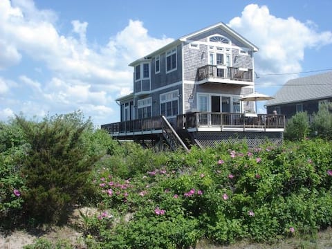 Oceanfront Beachhouse-Stunning Views, WiFi, A/C