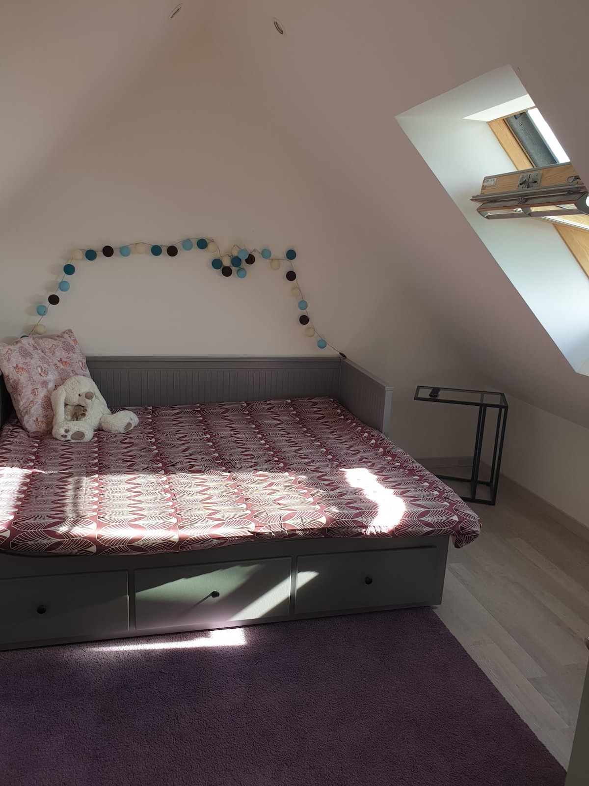 ห้องนอน 2 เตียงคู่ชั้นบน เตียงนอนสบายมากนั่นไม่ใช่ "คลิกตบ" วิวทะเลของห้องนอนชั้นบน 3 ห้อง