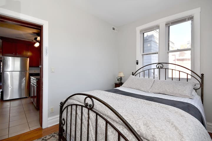 ห้องนอน #3
มีเครื่องซักผ้า/เครื่องอบผ้าในตู้เสื้อผ้า 