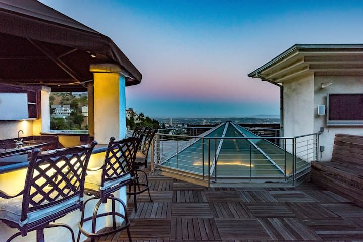 Sunset Plaza Villa | Roof Deck, Theatre, Pool, Spa gallery image 3